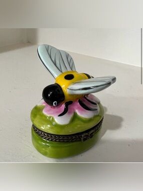 Hand-Painted Ceramic Bee Trinket Box - Yellow and Green